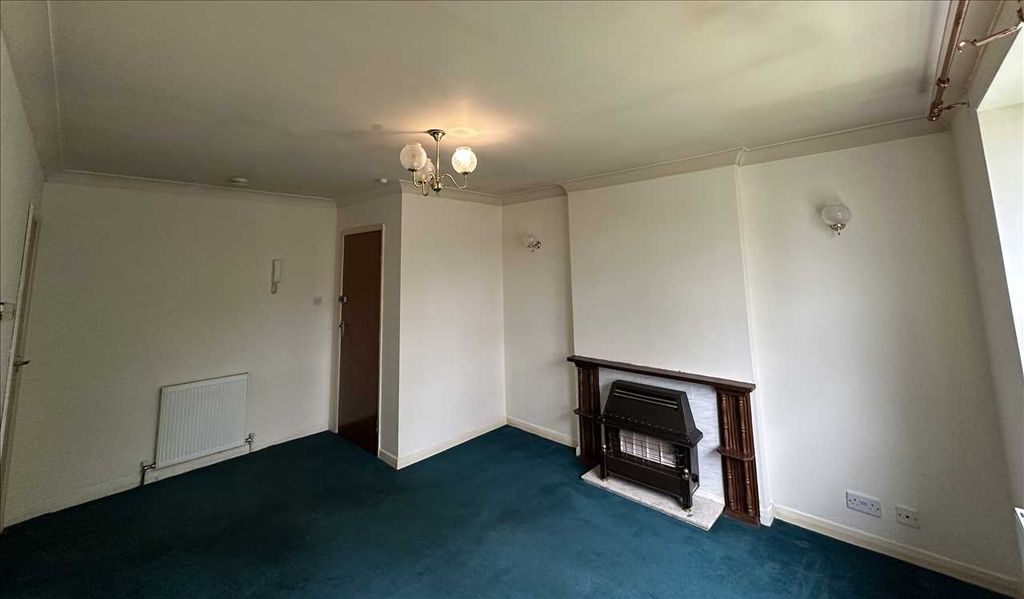 Property photo 3 of 14 Lounge: