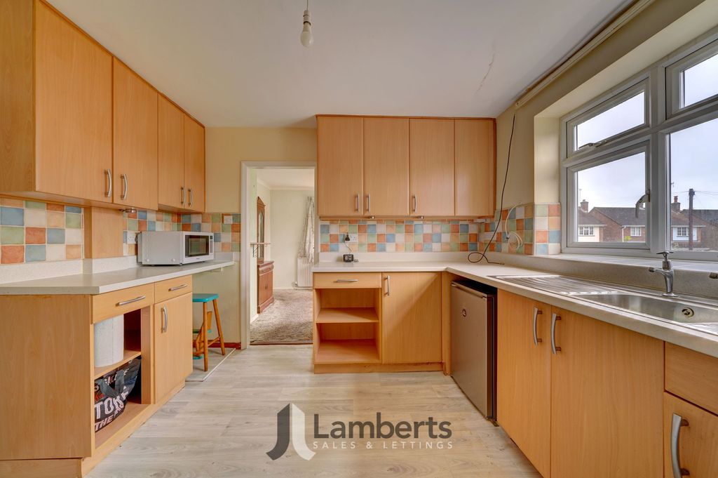 Property photo 3 of 26 Kitchen