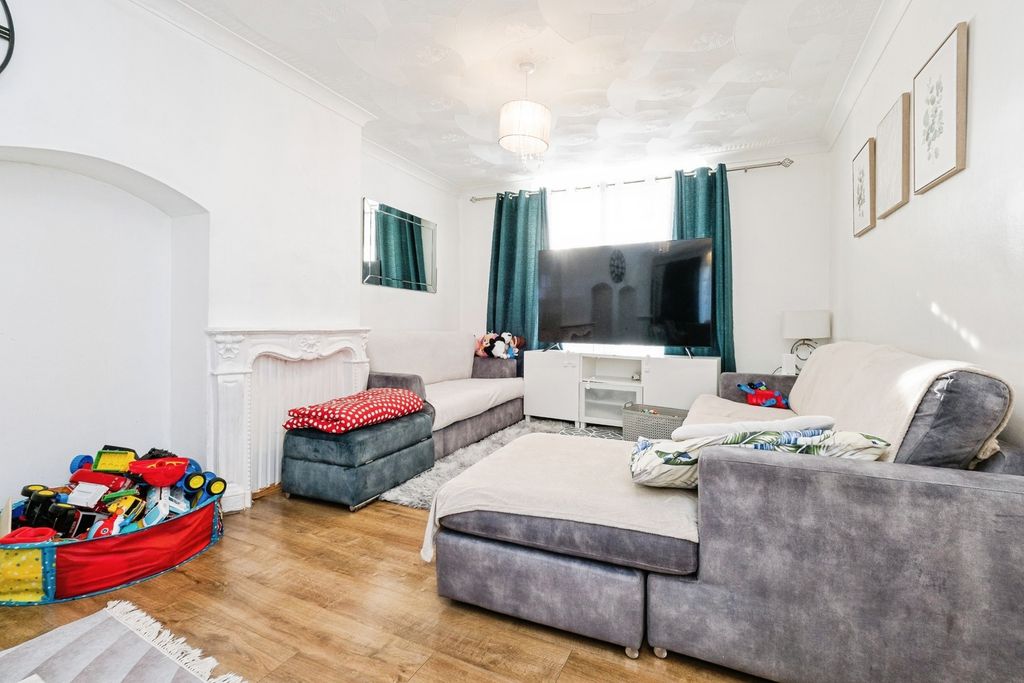 Property photo 2 of 17 Reception