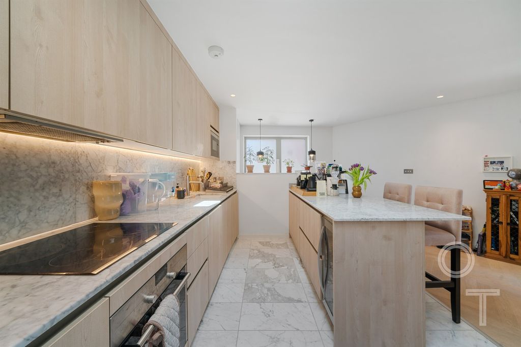 Property photo 1 of 10 Kitchen (Main)