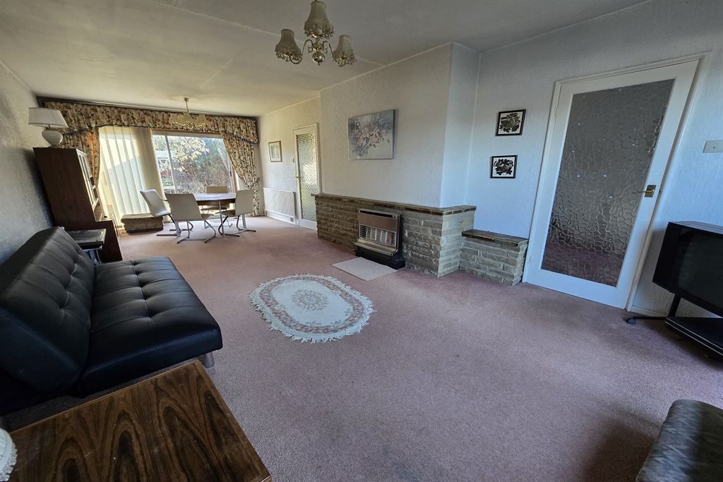 Property photo 2 of 12 (Main)