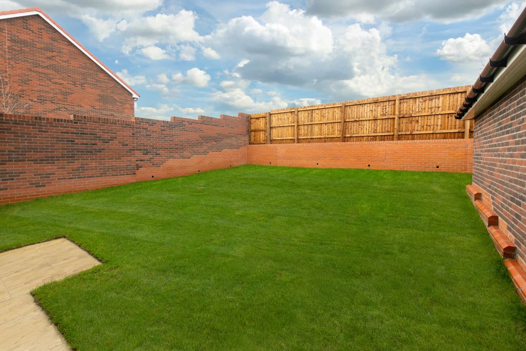 Property photo 3 of 11 002 Vistry_Countryside_Kensingtonfields_Plot9_External