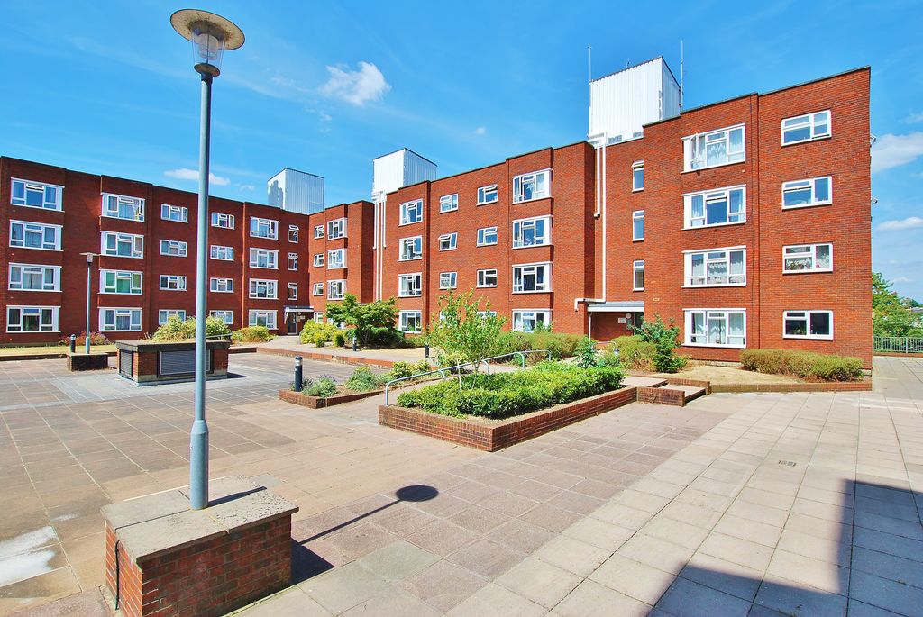 Property photo 1 of 8 Photo 02