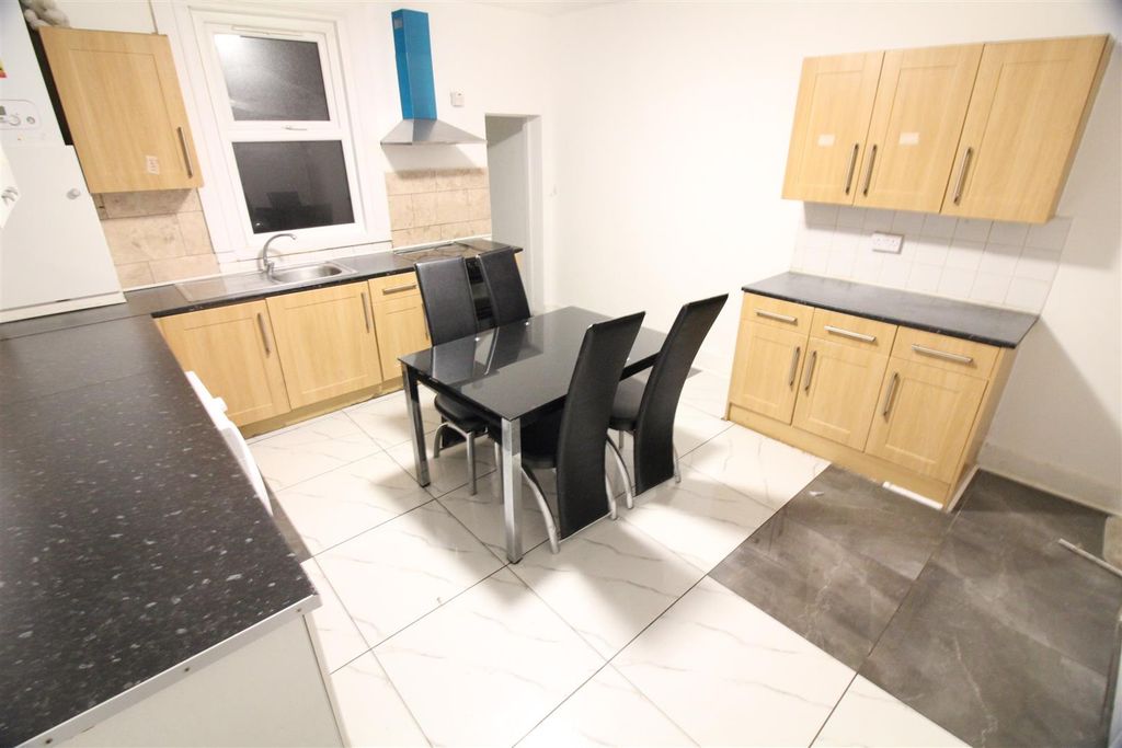 Property photo 1 of 11 Ef6A7E5F-D212-42Ae-9767-D6545D70Fbb4.Jpeg