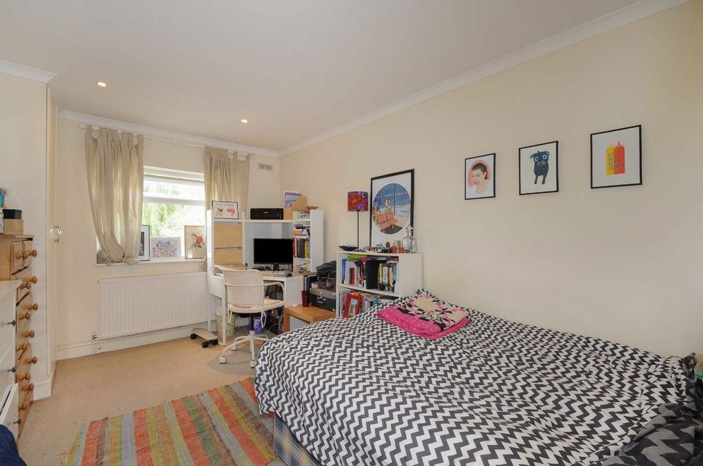 Property photo 3 of 5