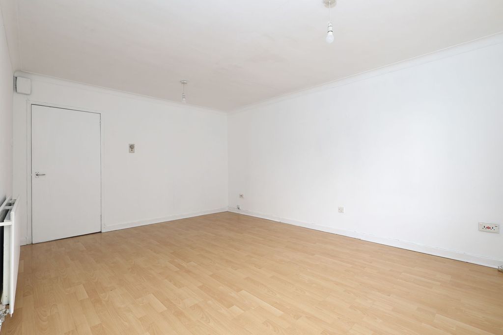 Property photo 3 of 27