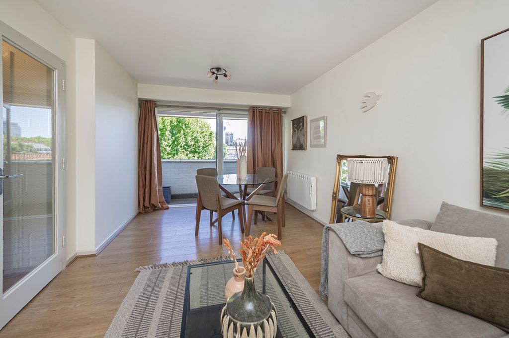 Property photo 3 of 20 353 The Colonnades-4055.Jpg