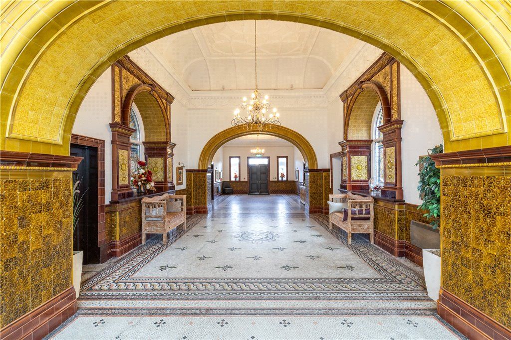 Property photo 2 of 17 Main Entrance Hall