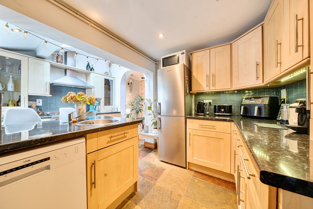 Property photo 3 of 22 Kitchen