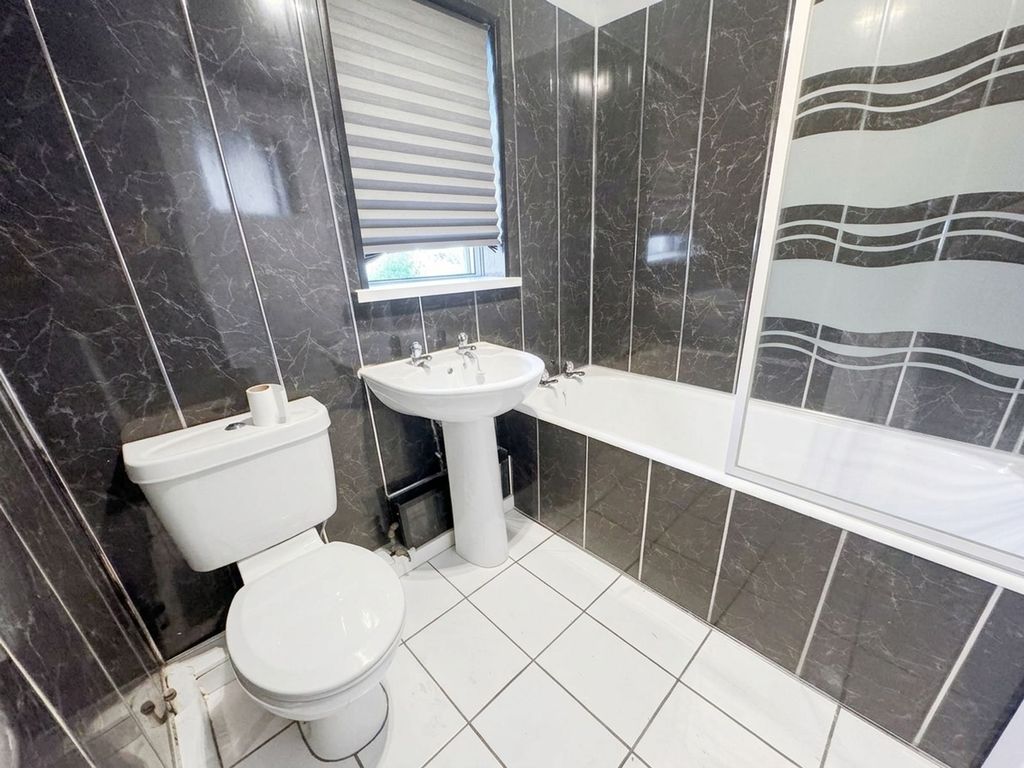 Property photo 2 of 7 Bathroom