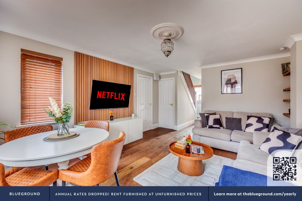 Property photo 3 of 34 Living Room