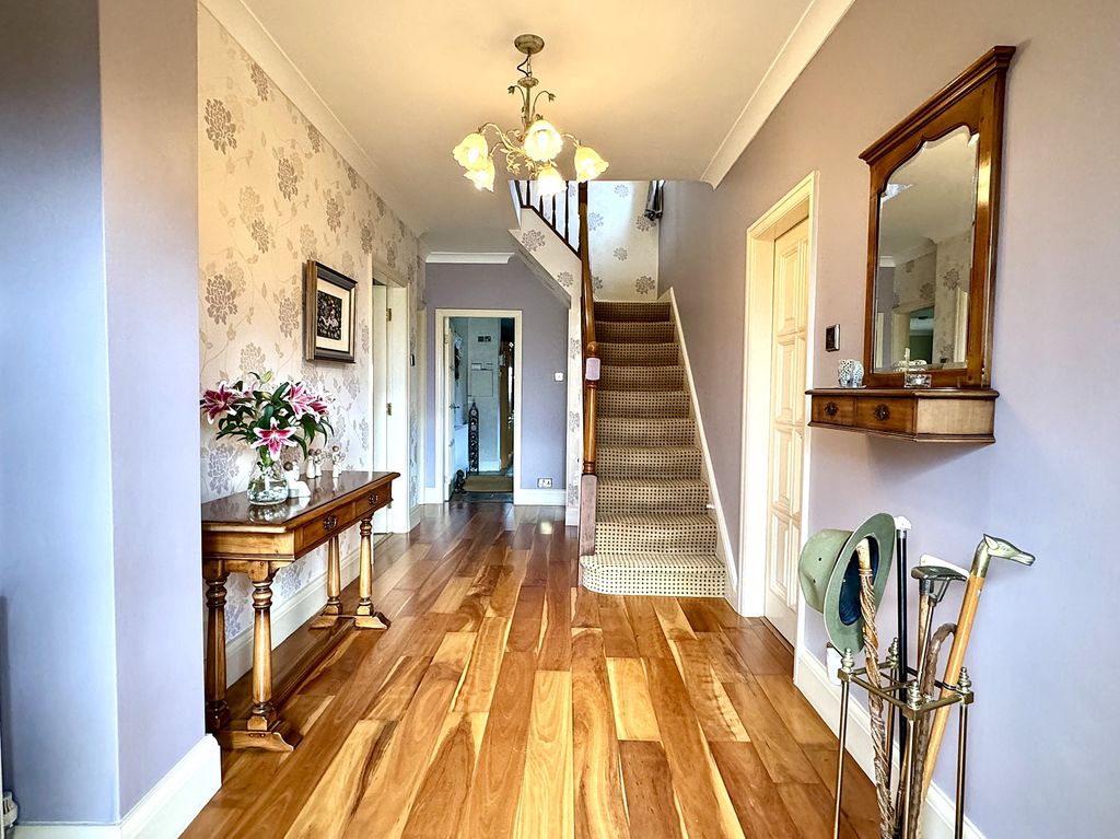 Property photo 3 of 39