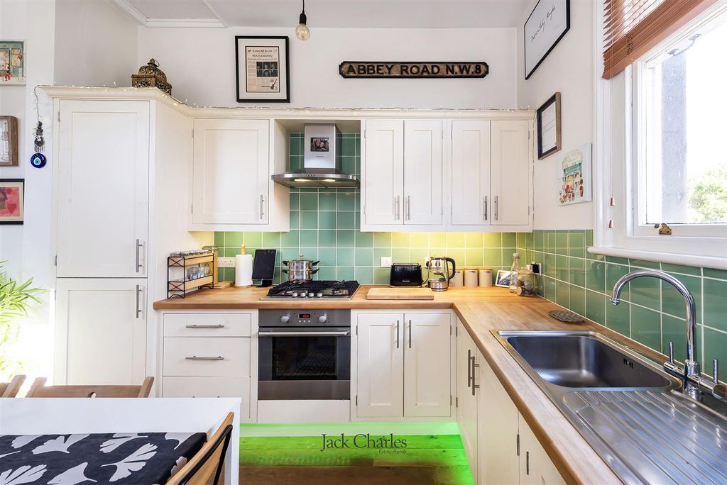 Property photo 2 of 12