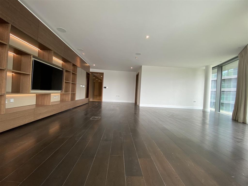 Property photo 3 of 7 Living Area