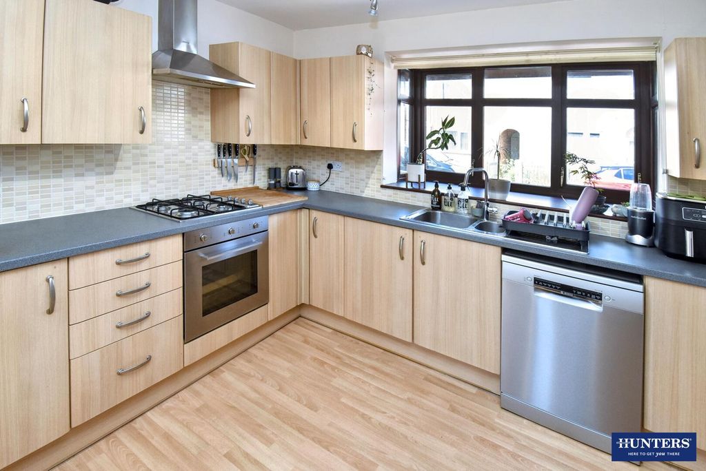 Property photo 3 of 18 Kitchen