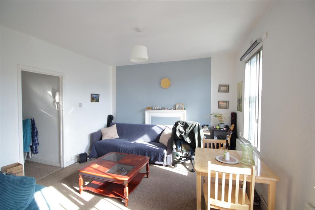 Property photo 3 of 9 Eden Harper Brixton Hill Court