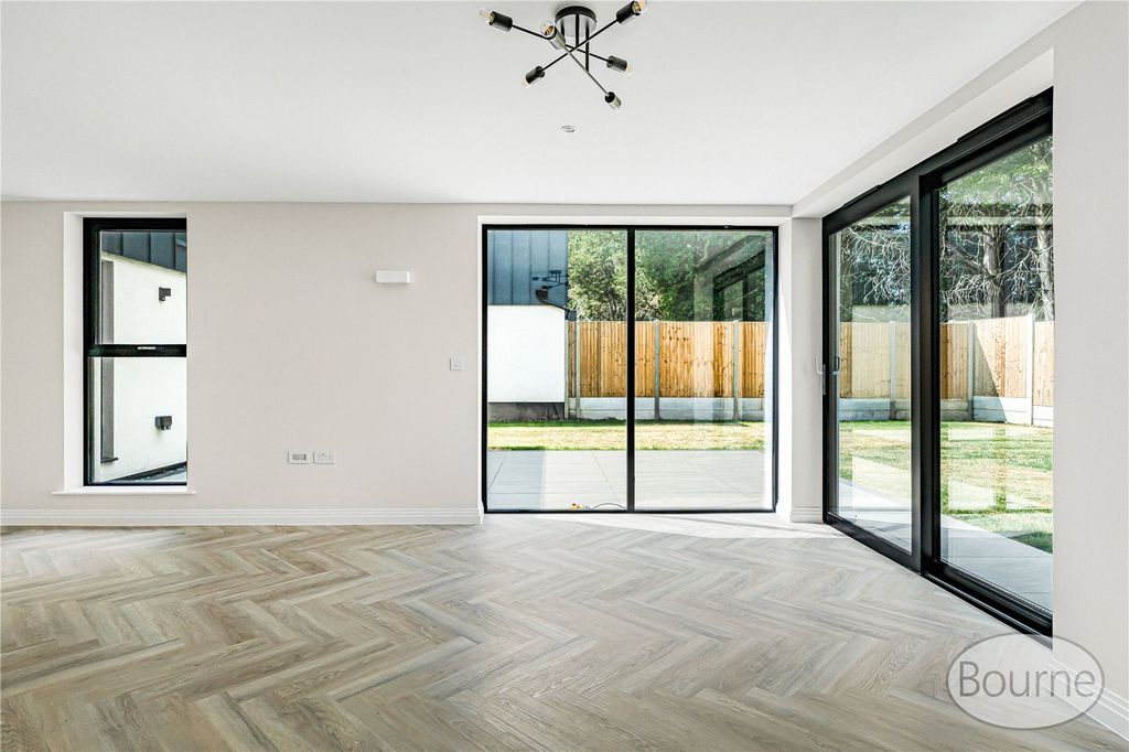 Property photo 2 of 38 Picture No. 10