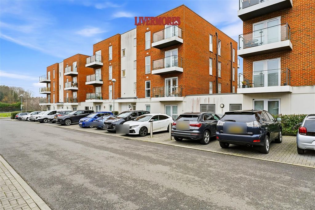 Property photo 1 of 14 External