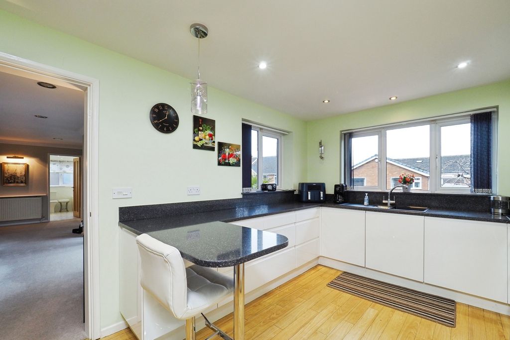 Property photo 2 of 30 Pbox-Img.Jpg