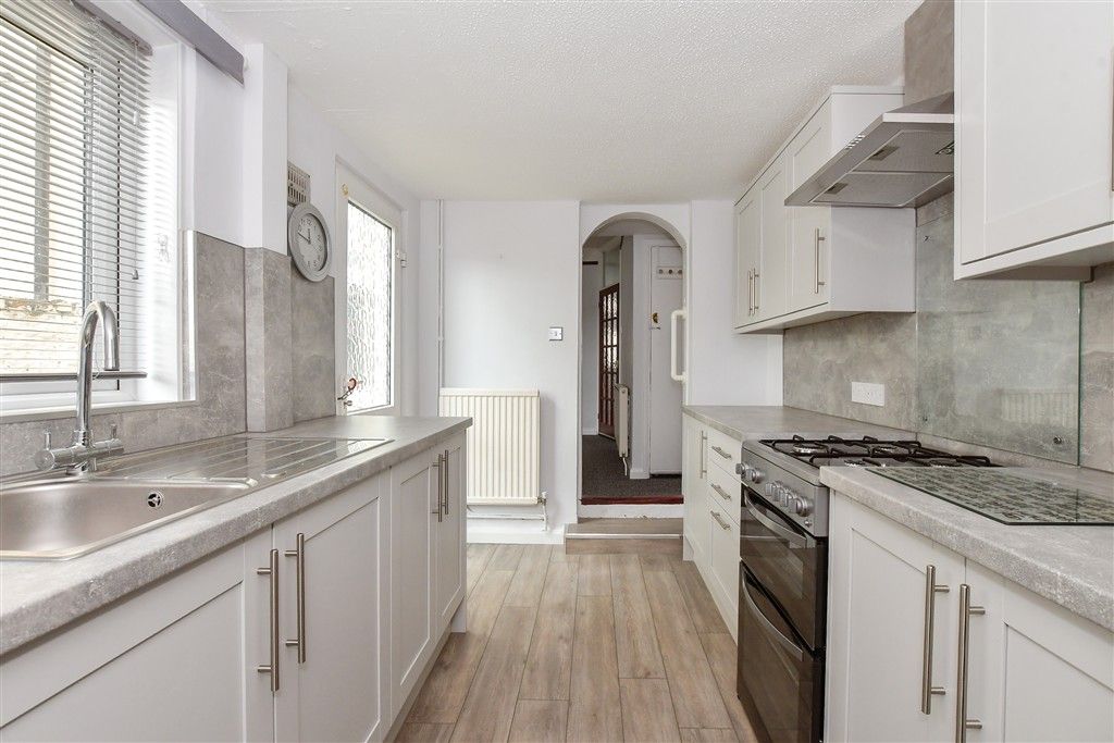 Property photo 3 of 12 Kitchen