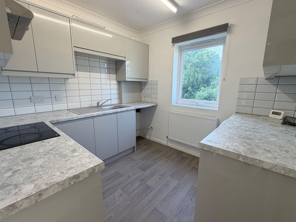 Property photo 3 of 10 Kitchen