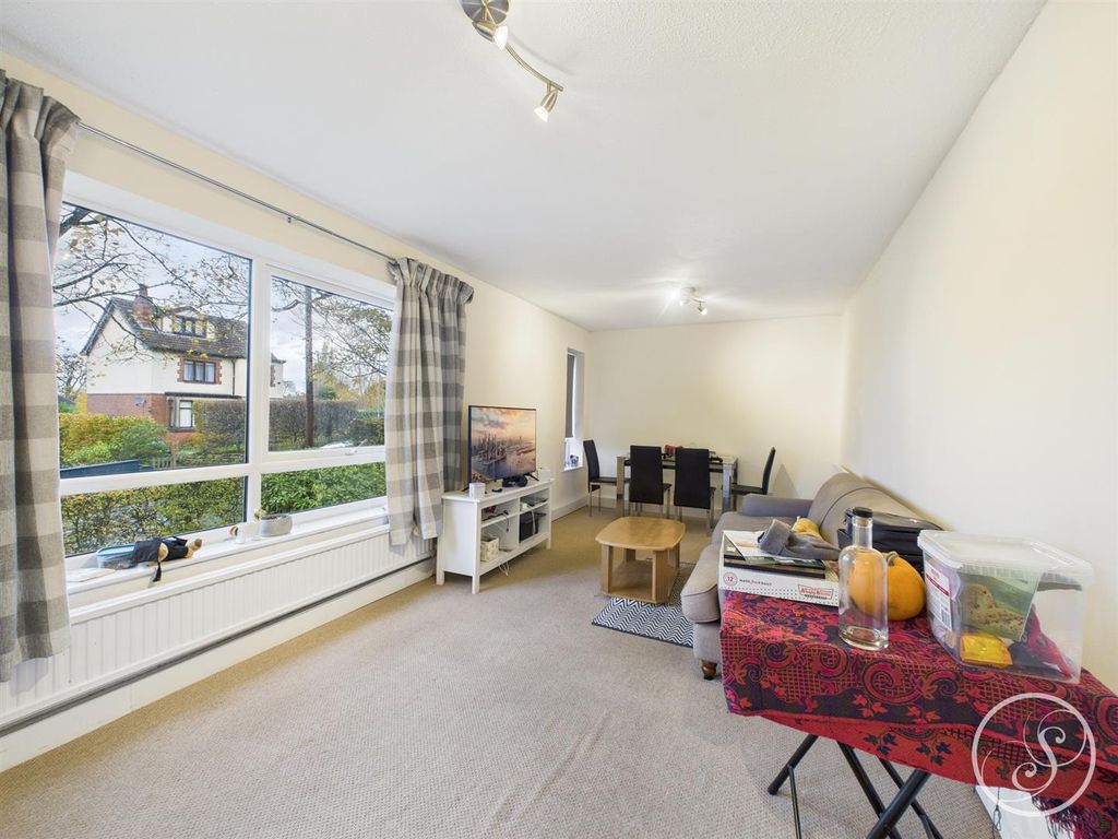 Property photo 3 of 12