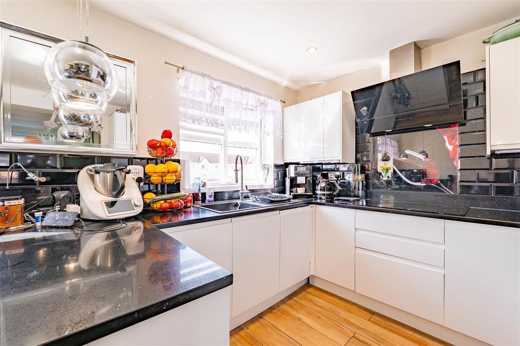 Property photo 3 of 29 Lounge/Diner/Kitchen