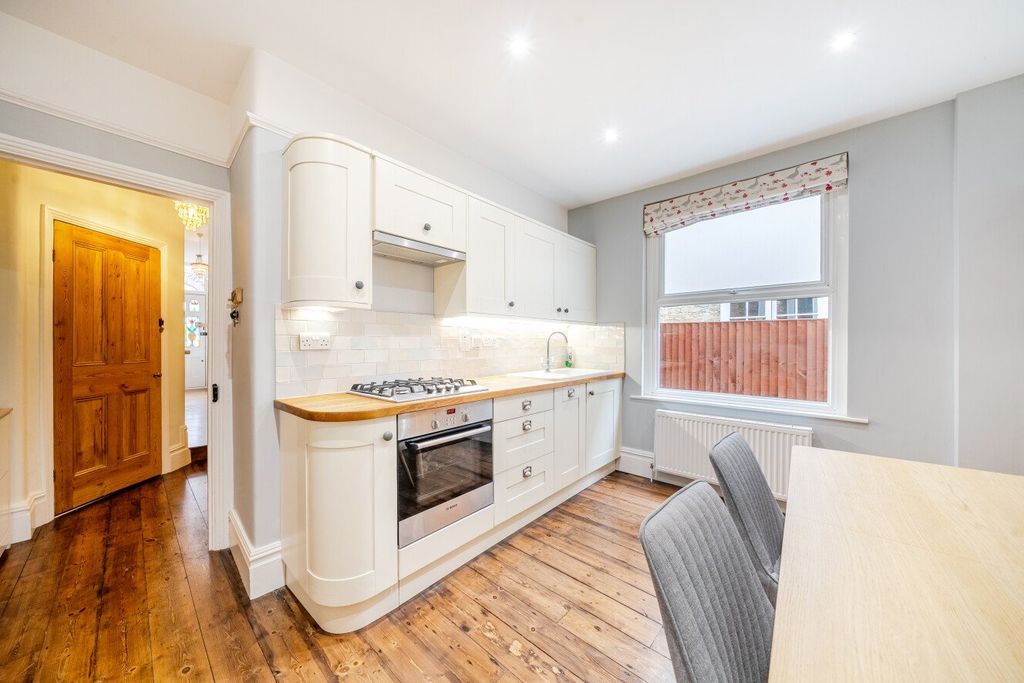 Property photo 3 of 10 Picture No. 12