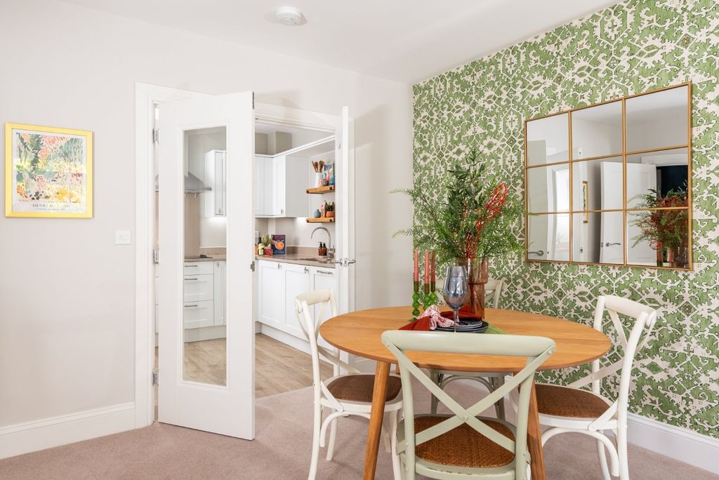 Property photo 3 of 9 Dining Area