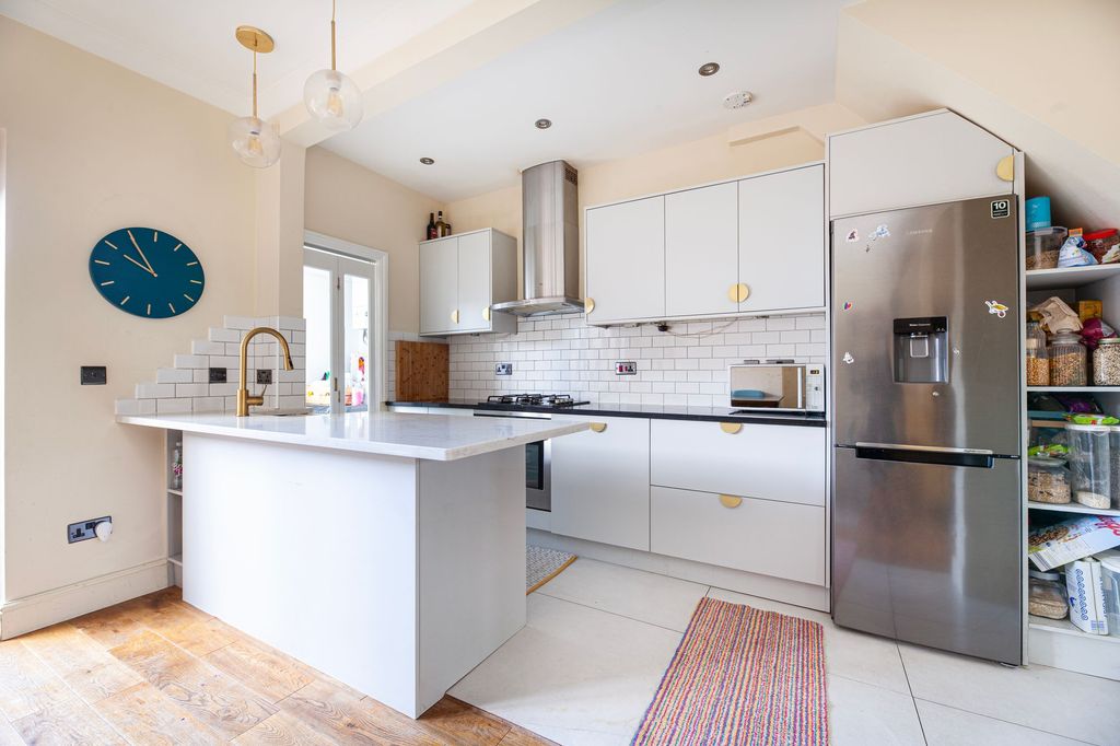 Property photo 2 of 12 Kitchen