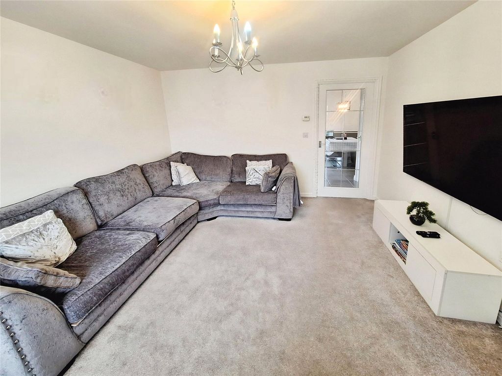 Property photo 2 of 16 Picture No. 12