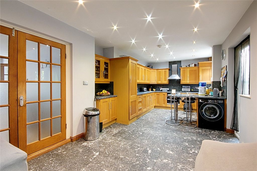 Property photo 2 of 19 Picture No. 10