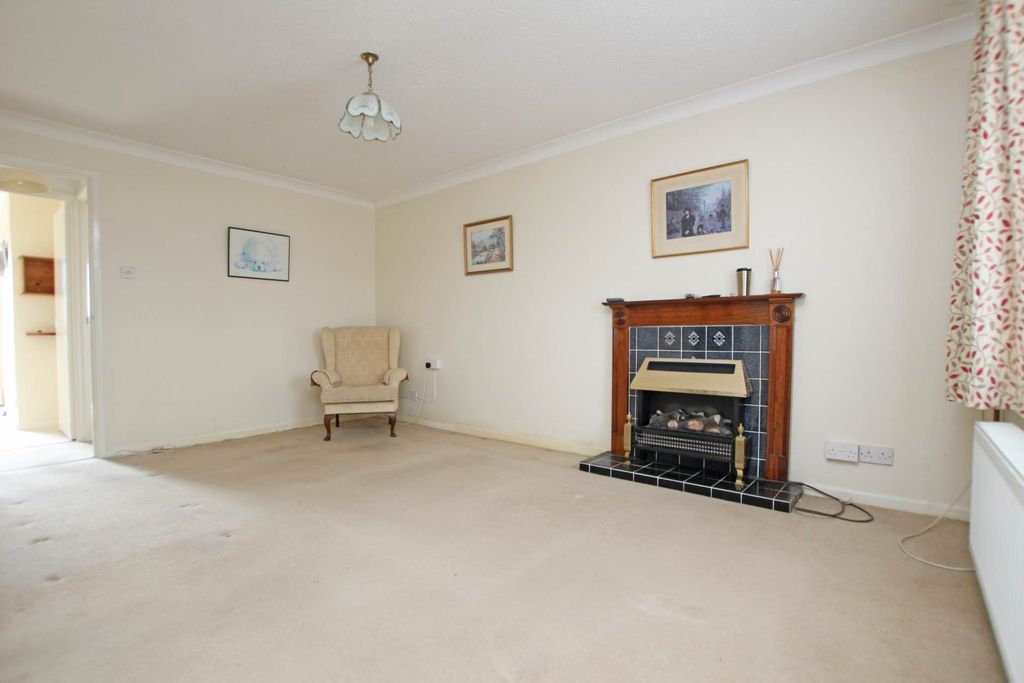 Property photo 2 of 12