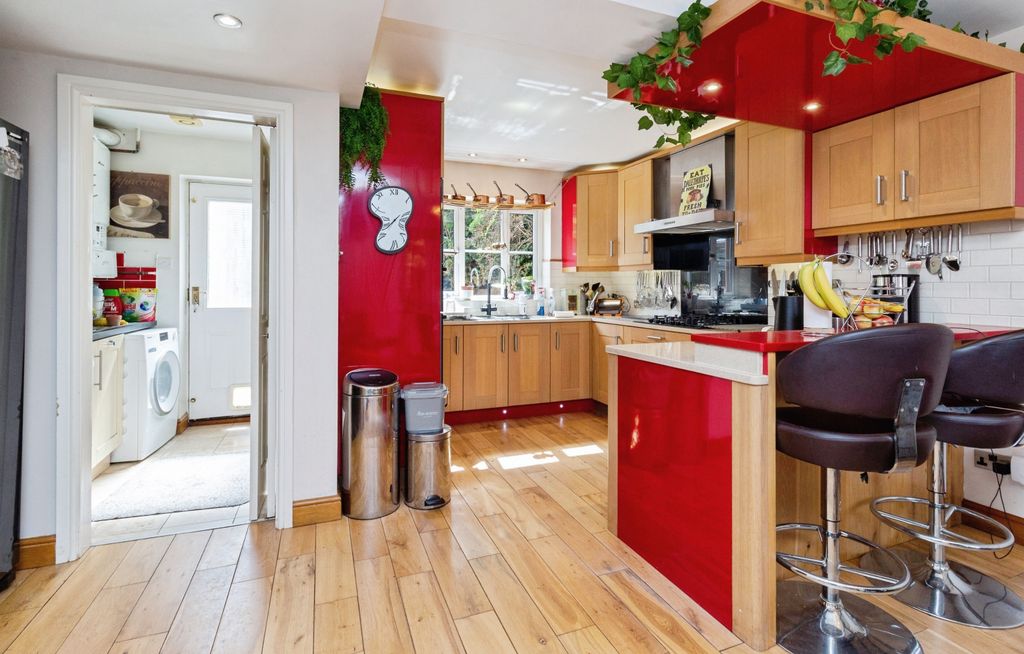 Property photo 3 of 20 Greenacre17