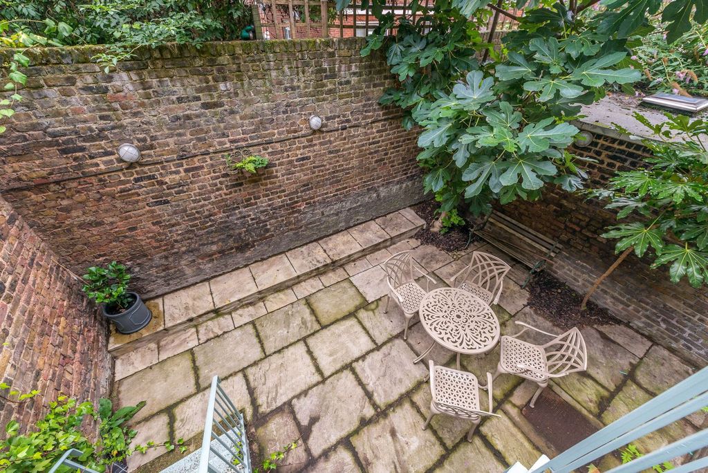 Property photo 1 of 4
