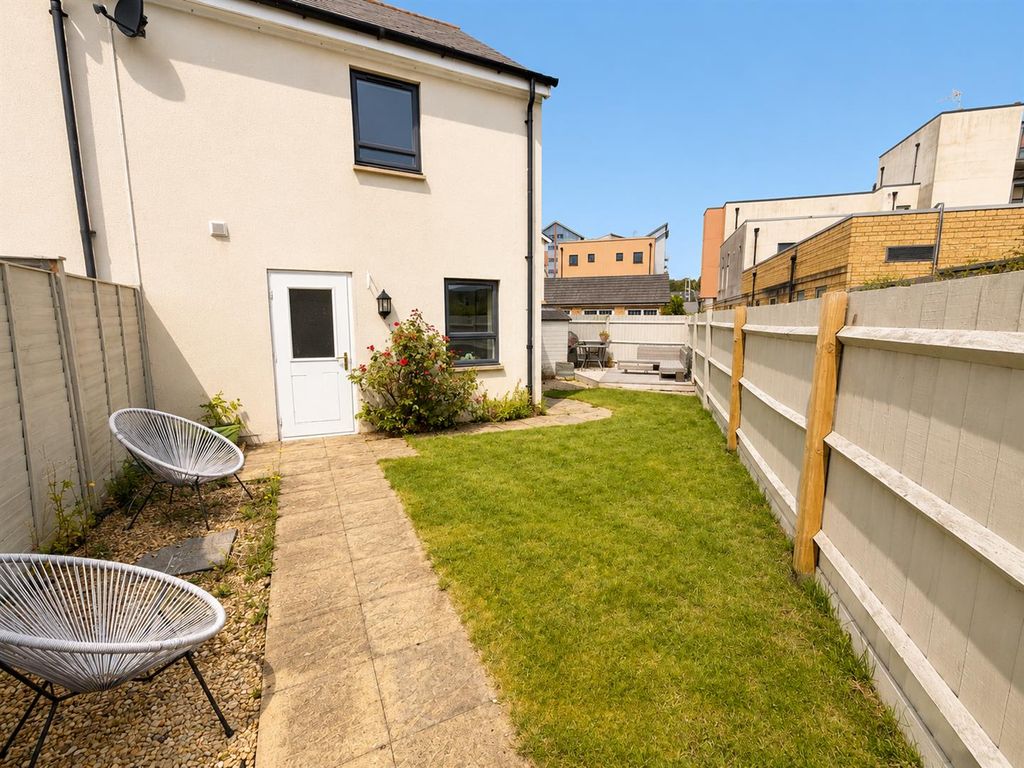 Property photo 3 of 12
