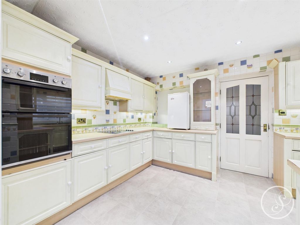 Property photo 3 of 15 Kitchen