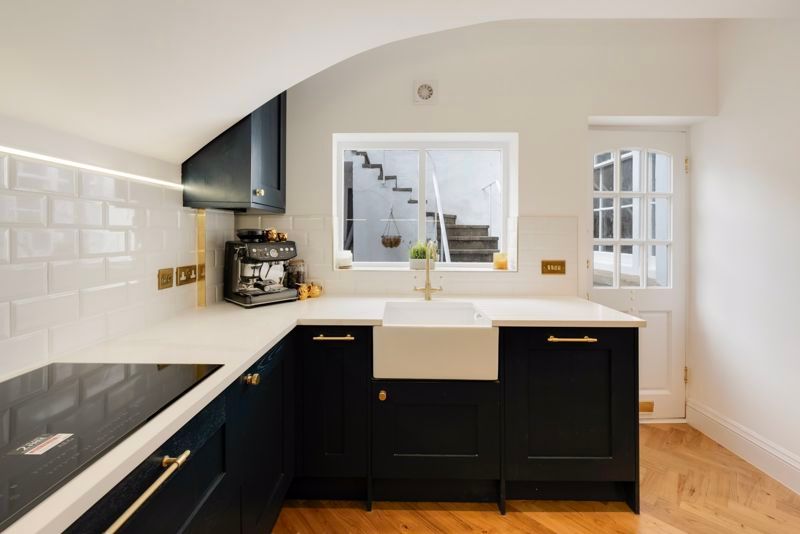 Property photo 2 of 18 Kitchen