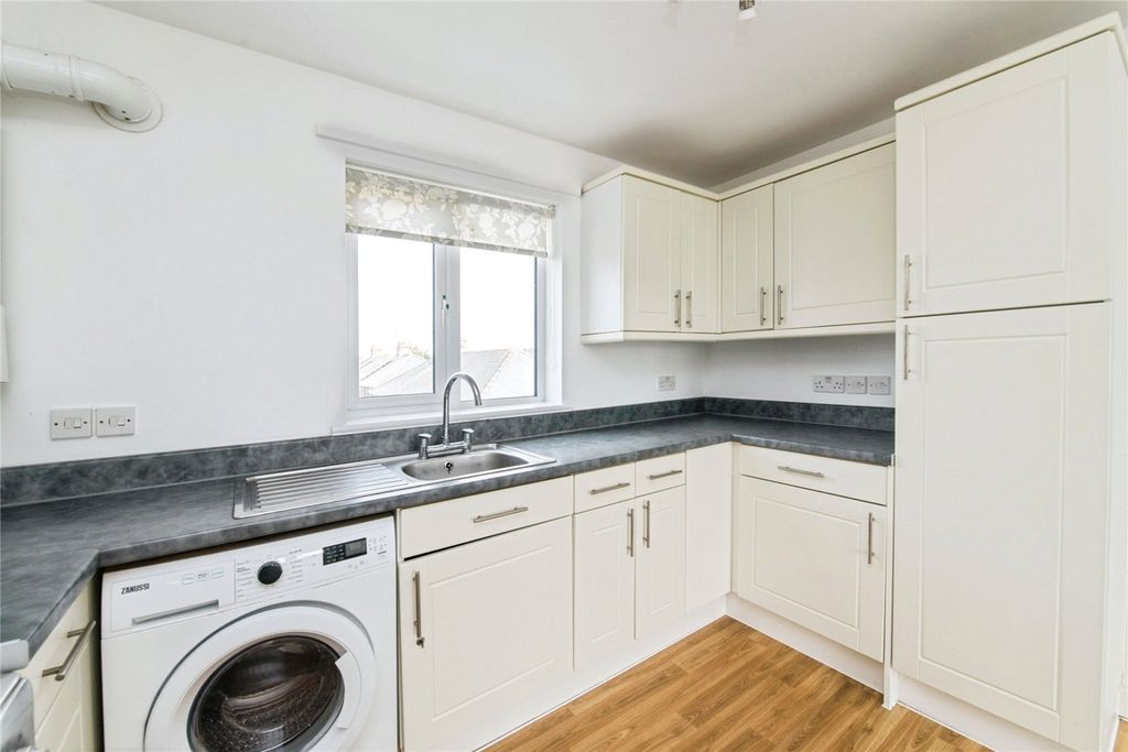 Property photo 3 of 11 Picture No. 18