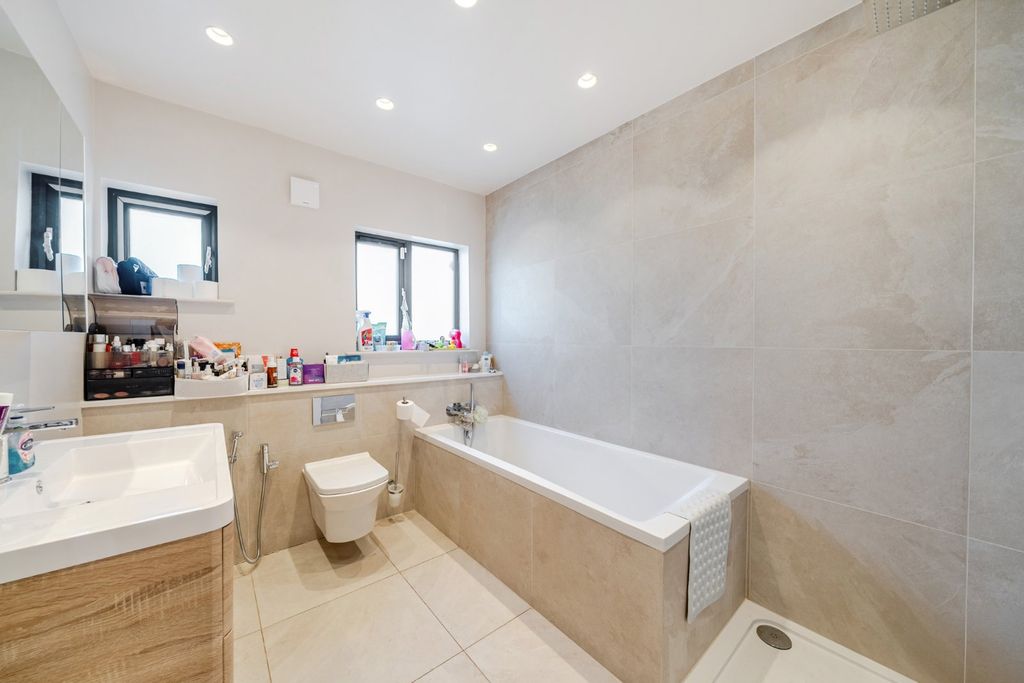 Property photo 3 of 14 Picture No. 06