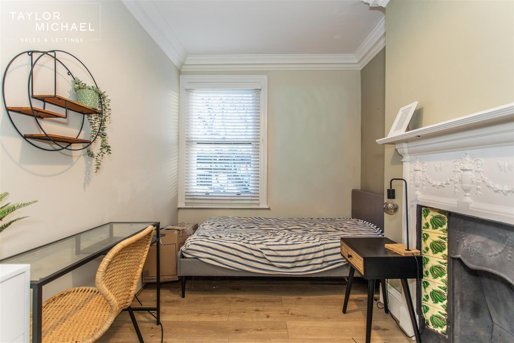 Property photo 3 of 13 Room