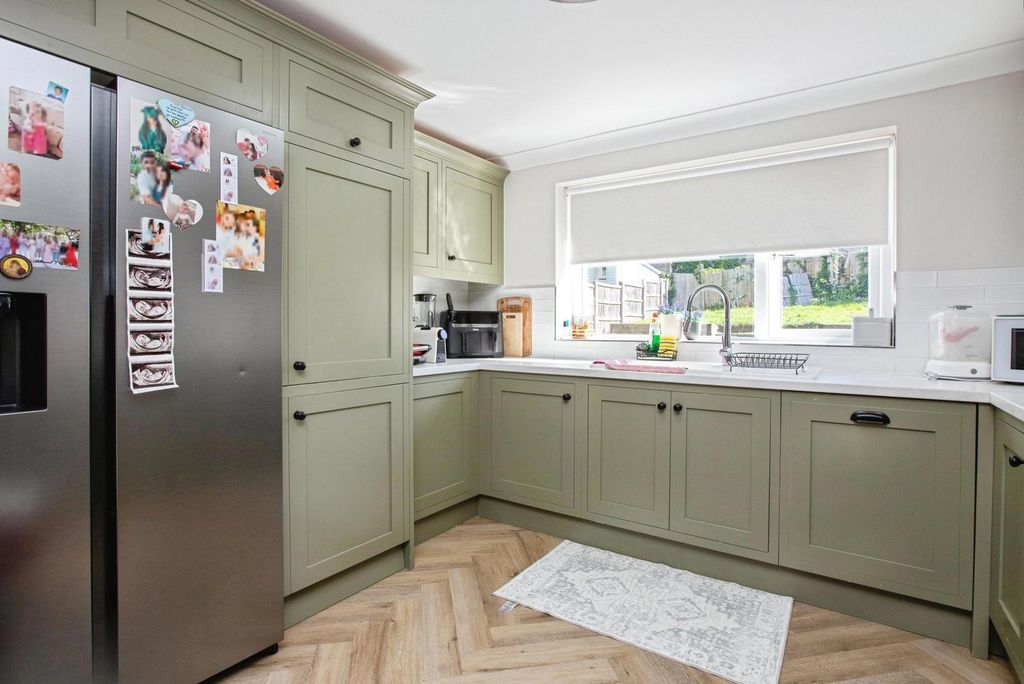 Property photo 2 of 20 Kitchen