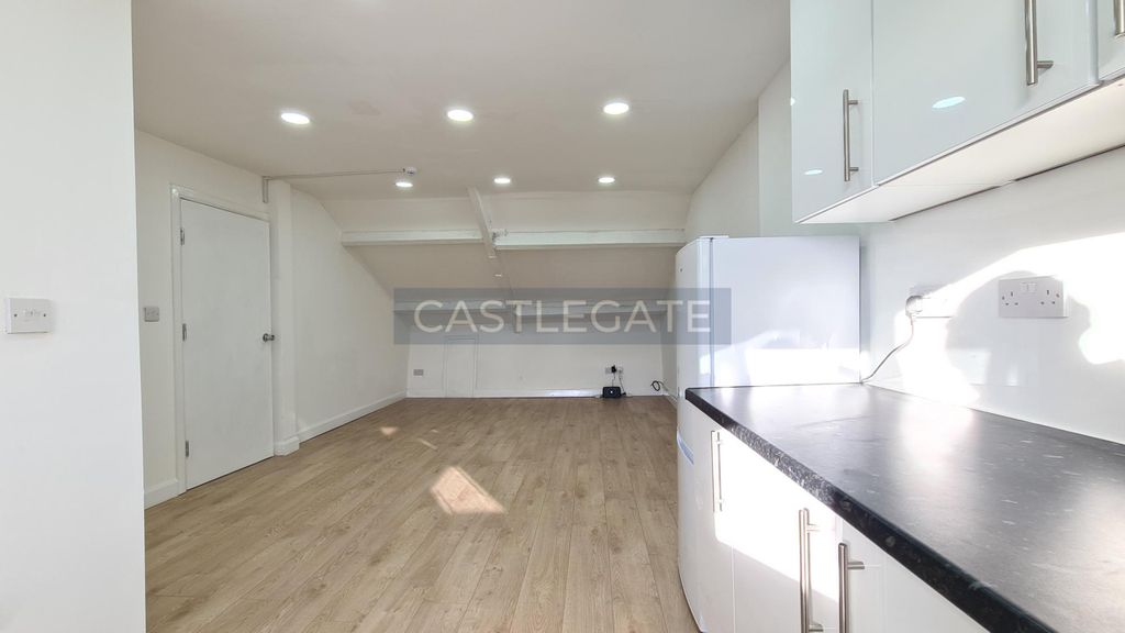 Property photo 3 of 7 20231109_100743