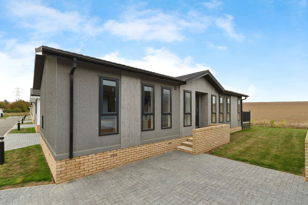 Property photo 1 of 17 Photo