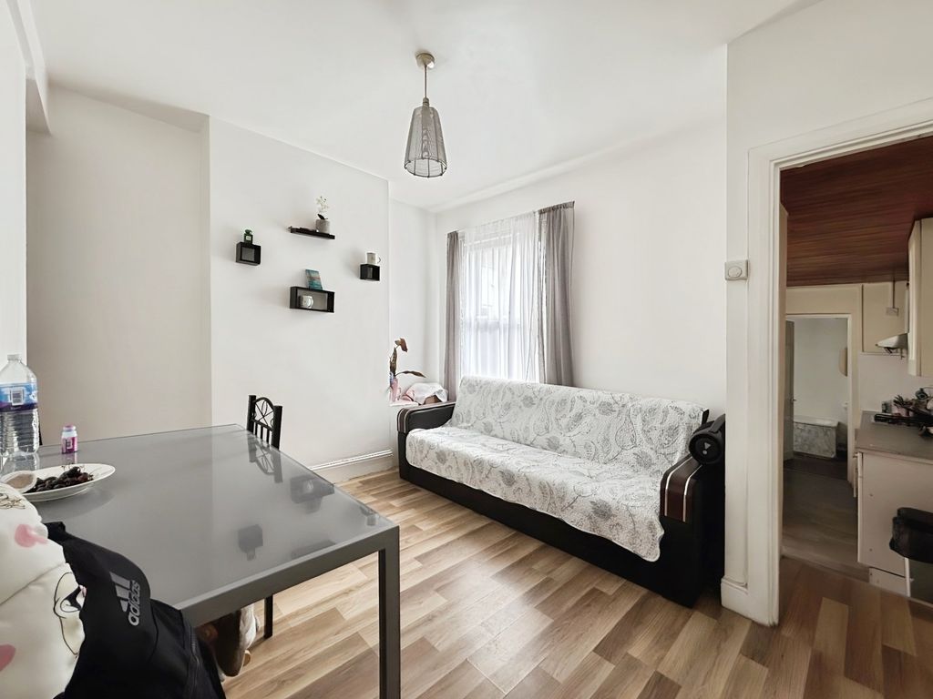 Property photo 2 of 11 02