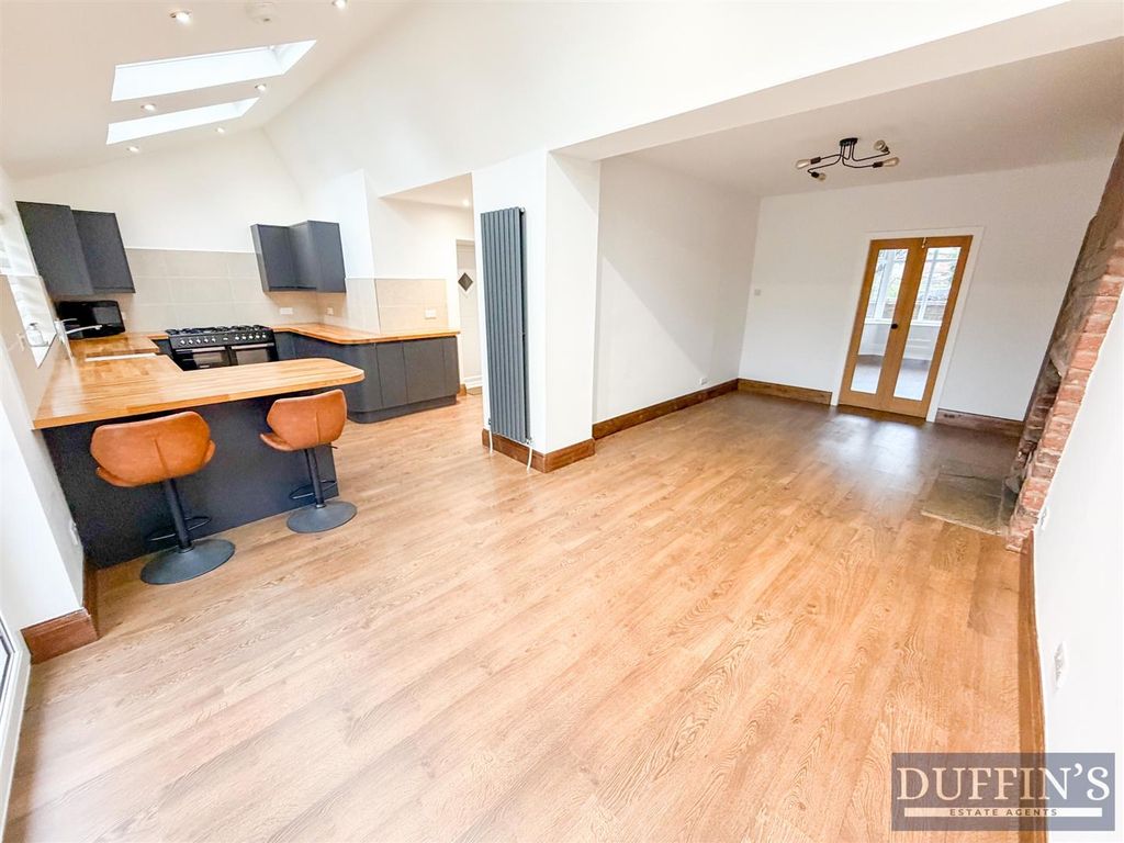 Property photo 3 of 20 Kitchen