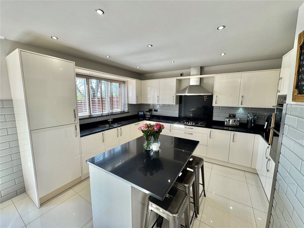 Property photo 2 of 21 Picture No. 09