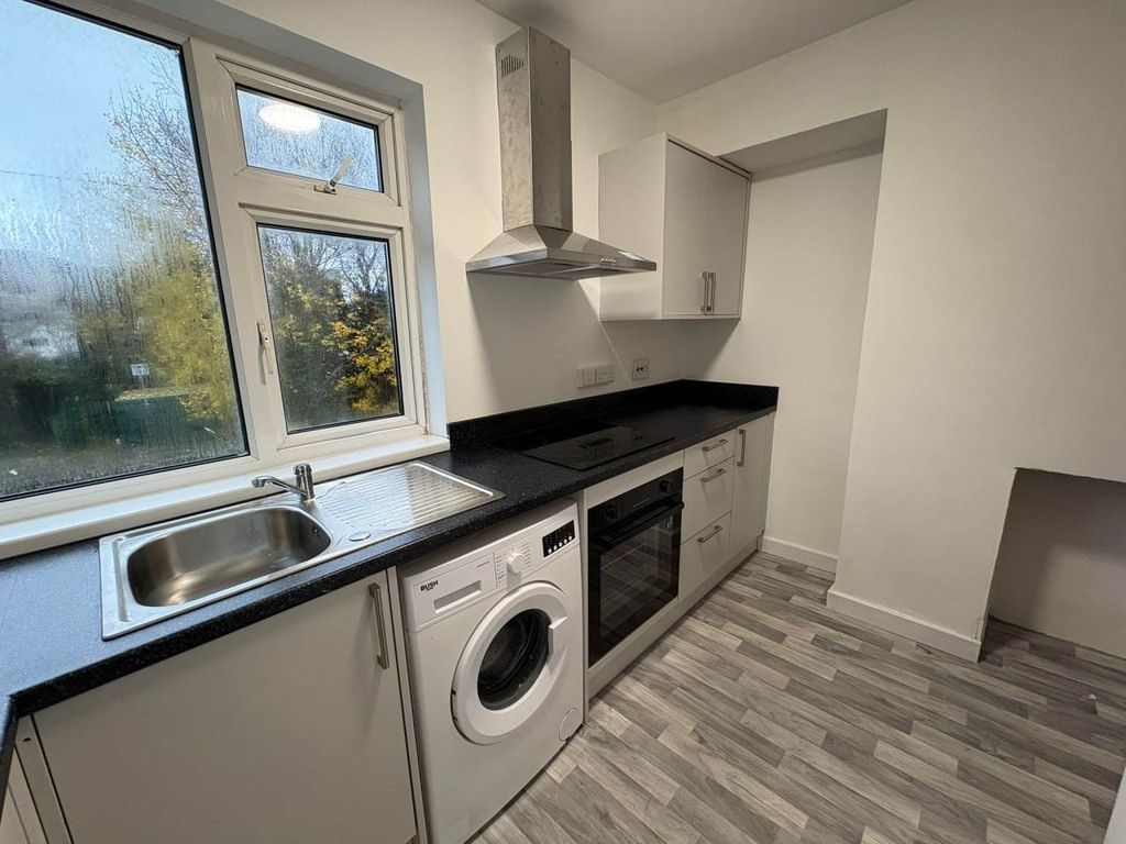 Property photo 2 of 8 Kitchen