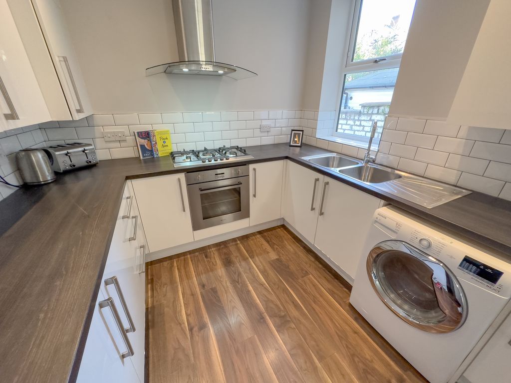 Property photo 3 of 11 9