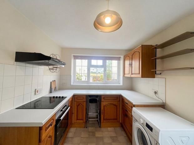 Property photo 2 of 11 Kitchen 2